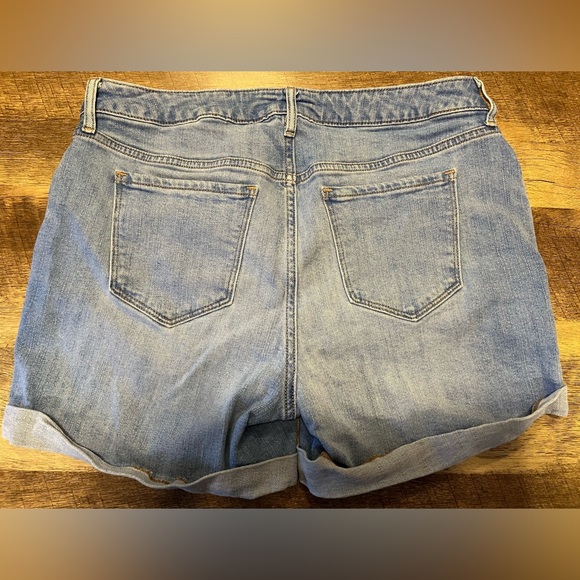 Size 8 Maternity Shorts - Picture 2 of 3